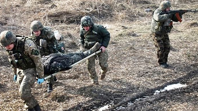На Донбасі знову стріляють російські окупанти: вбито українського воїна