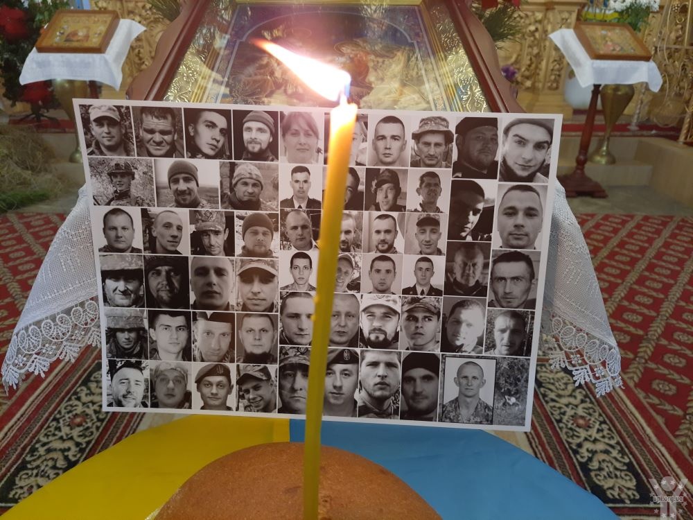 За загиблих у 2020 році Захисників України помолилися у Чернігові