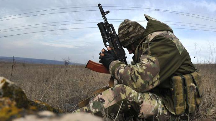 Внаслідок ворожих обстрілів на Донбасі загинув військовослужбовець Збройних Сил України