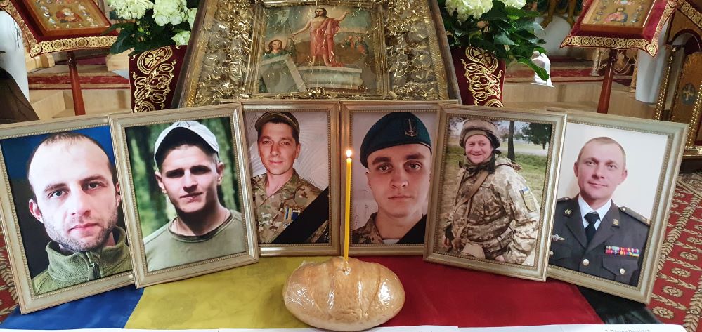 У Чернігові помолилися за шістьох загиблих у травні Захисників України