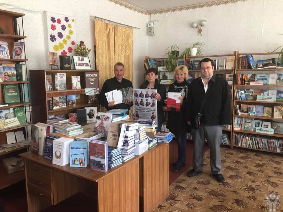У Срібнянську бібліотеку на Чернігівщині передали книги, видані за державні кошти