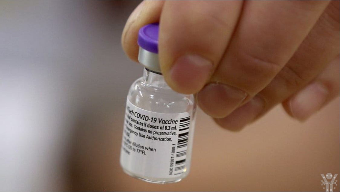 Як працюють вакцини від COVID-19 та чи варто їх боятися. Вісім запитань до імунолога