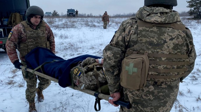 Російські окупанти продовжують обстрілювати ЗСУ на Донбасі