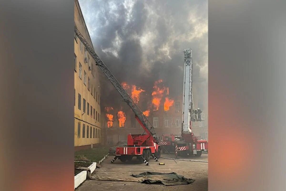 У російському місті Твер загорілася будівля, де розробляли ППО та 
