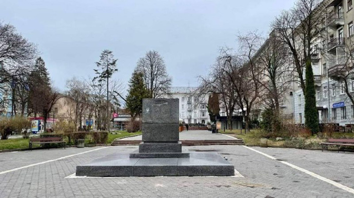 У Тернополі демонтували пам’ятник Пушкіну