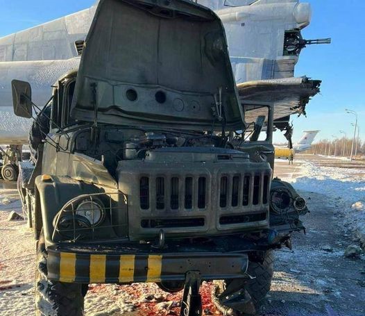 Історичний успіх: удар безпілотниками по стратегічним ракетоносцям РФ врятував Україну від ракетного залпу трьох літаків
