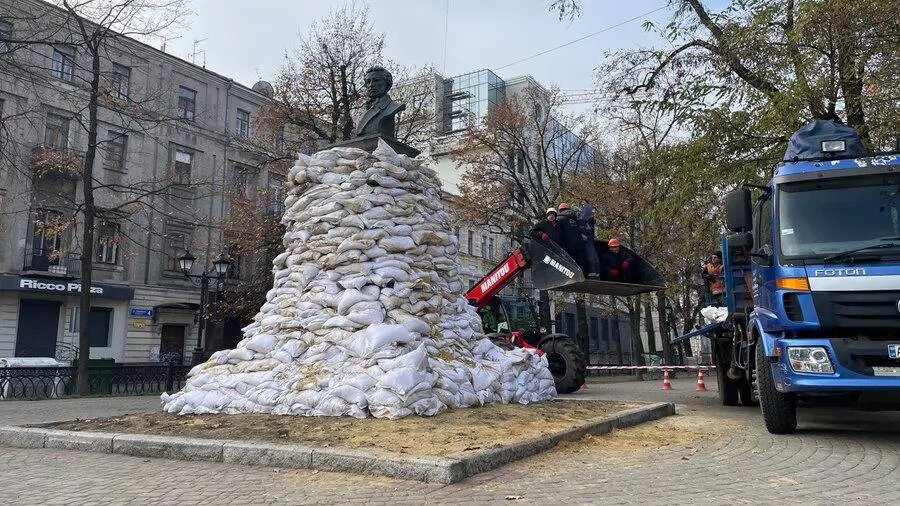 В Харкові демонтували пам'ятник Пушкіну