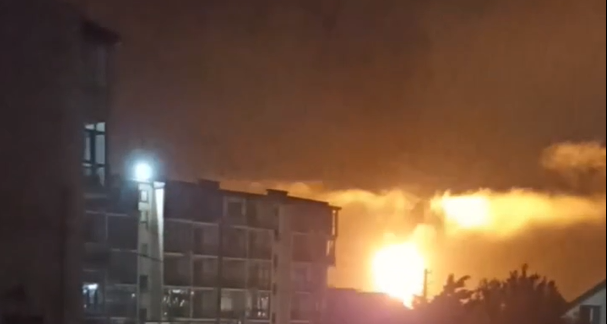 У Севастополі пожежа: горить резервуар з паливом