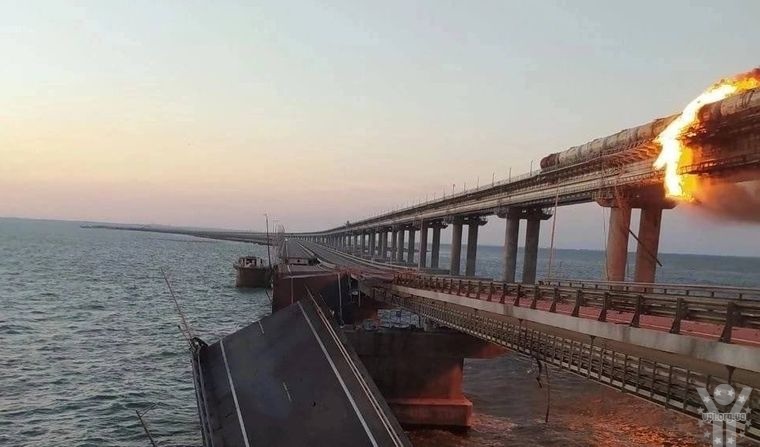 Вантажівка і 21 тонна вибухівки: в СБУ розкрили деталі підриву Кримського мосту у жовтні минулого року