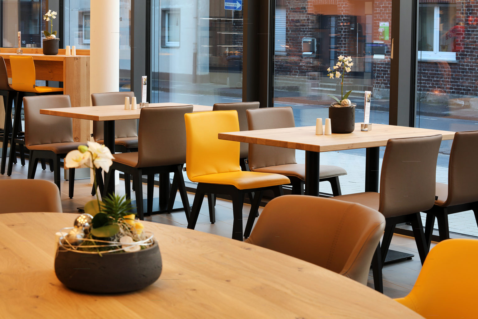 Оптимізація простору кафе: Правильне розташування столів