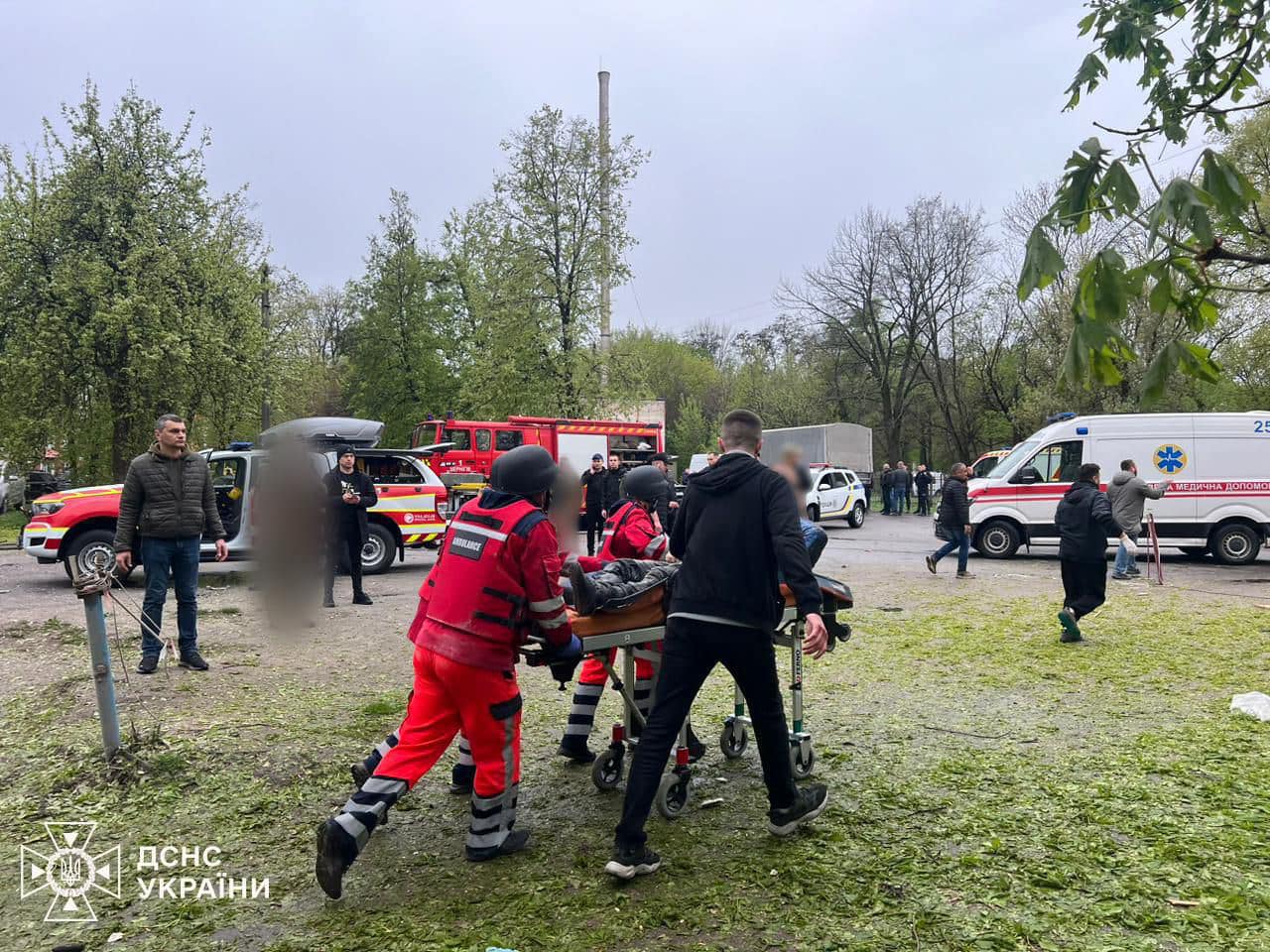 Ракетна атака рашистів по Чернігову: загиблі і багато поранених