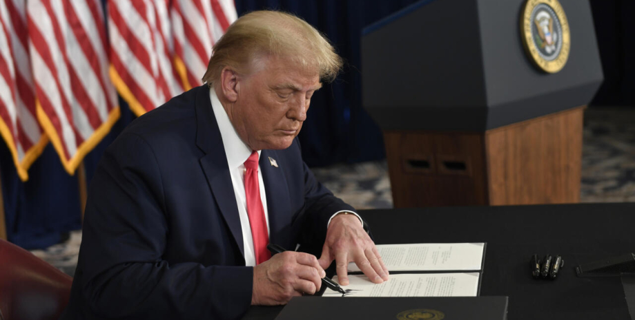 Трамп продовжив санкції проти росії