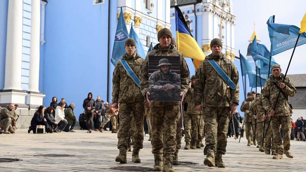 Київ під звуки трембіти попрощався з українським військовим Василем Ратушним
