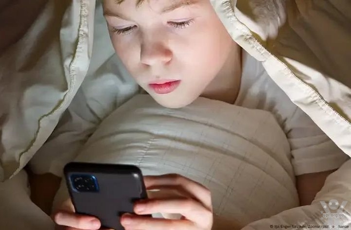 Ментальне здоров’я дітей і підлітків: в Європарламенті говорили про небезпеку цифрової залежності