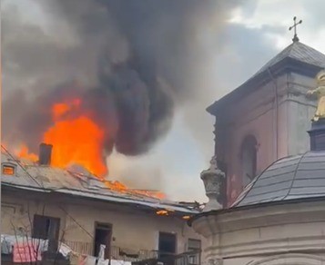 Внаслідок атаки російських шахедів у Львові загорівся об'єкт ЮНЕСКО