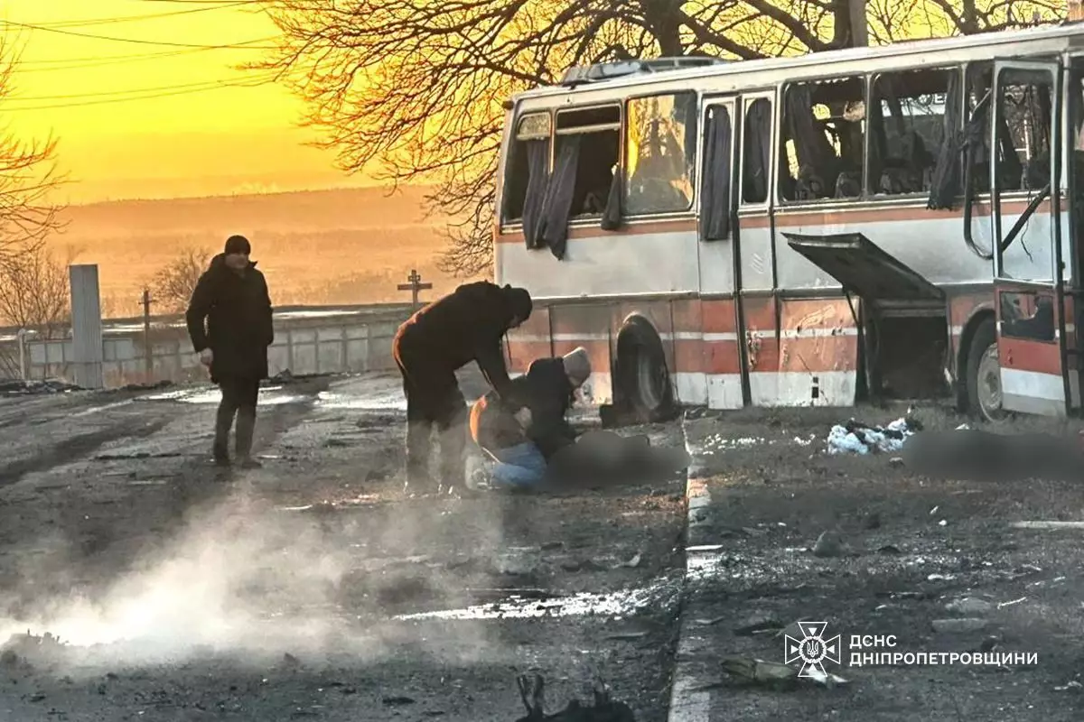 На Дніпропетровщині російський дрон атакував автобус підприємства: 12 загиблих