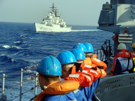 Український фрегат “Гетьман Сагайдачний” запеленгував три підозрілі судна, якими цікавиться НАТО