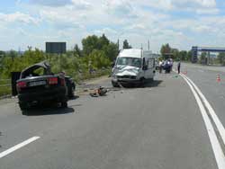 На Хмельниччині внаслідок зіткнення „Волги” з вантажівкою загинули 3 людей, 2 травмовані. Фото