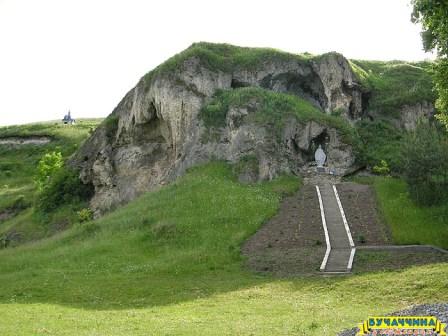 Тернопілля: у Бучацькому районі відновлять старовинний скельний храм