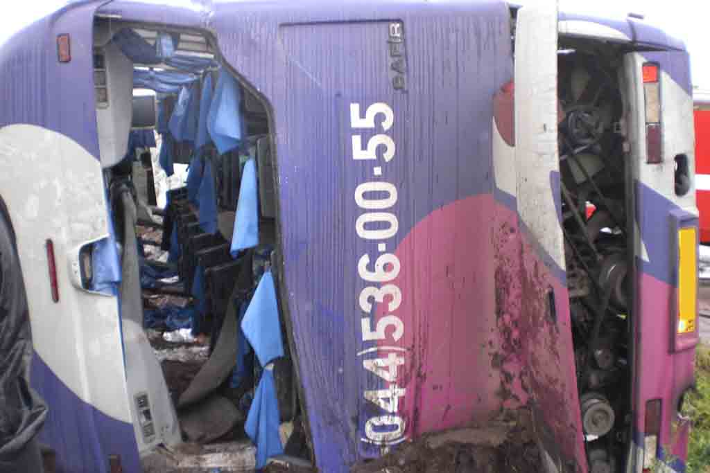У ДТП на Дніпропетровщині постраждав 21 пасажир автобусу. Фото