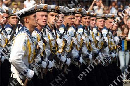 У Києві на Хрещатику відбувся парад військ