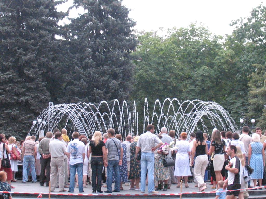 Урочисте відкриття музично-світлового фонтану у Чернігові. Фоторепортаж