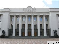 Парламент продовжує забирати в Президента України повноваження