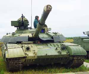 На станції Чернігів-Південний розвантажили модернізовані танки для Збройних сил України