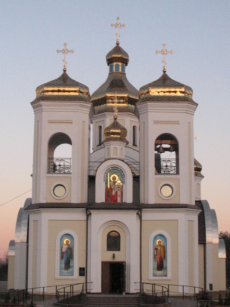 Церква-красуня ХХІ ст. Храм святителя Миколи у Чернігові. Фото