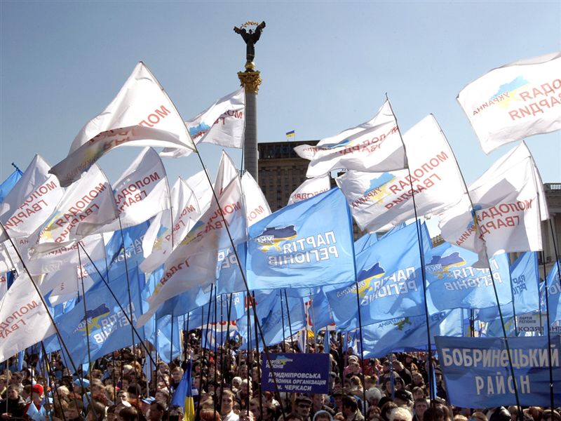 Майдан спробували «перефарбувати», кризу спробують подолати
