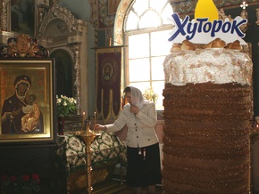 В Україні спекли величезну великодню паску
