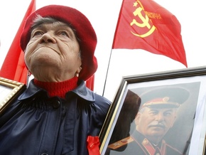 У Чернігівській області райрада міста Прилуки розпорядилася вивісити в День перемоги прапори СРСР