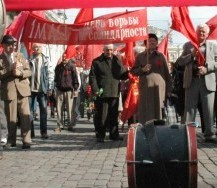 В Одесі прихильники Компартії та члени профспілок не поділили трибуну і влаштували бійку