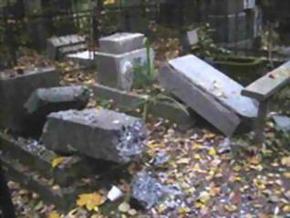 У Луганській області підлітки пошкодили пам'ятники на 23 могилах