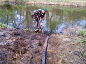 Луганські прикордонники на українсько-російському кордоні виявили підпільний нафтопровід