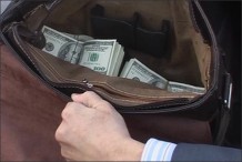 В Києві з машини офіцера СБУ викрали велику суму грошей і коштовності