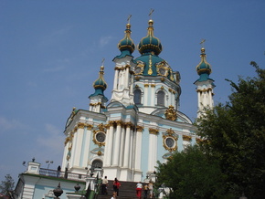 У Києві Андріївська церква тріщить по швах через новобудови