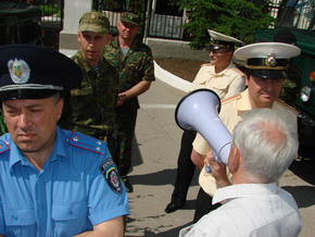 У Севастополі біля штабу Чорноморського флоту Росії знову бійка