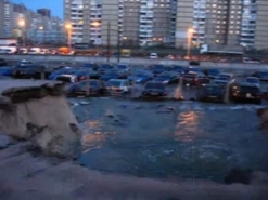 У Києві внаслідок аварії на водопроводі затоплені квартири на чотирьох поверхах будинку