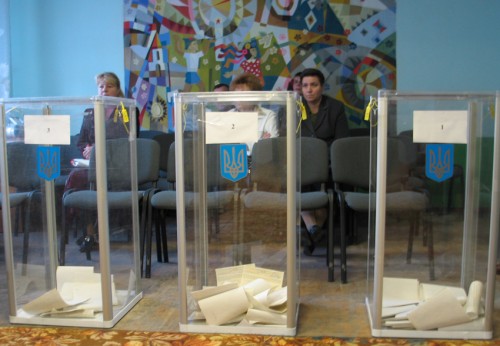 Партія Регіонів взяла під контроль виборчі дільниці у Донецьку?