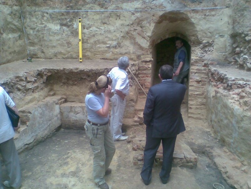 На Чернігівщині, у Любечі, знайдено вхід до печери св. Антонія. Фото