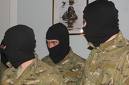 На Полтавщині, у Кременчуці, люди в чорних масках захопили офіси ЗАТ «Нафтохімік», благодійного фонду «Джерело Дніпра»
