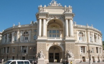 Конфлікт в Одеському оперному театрі перетворився на справжню немистецьку баталію