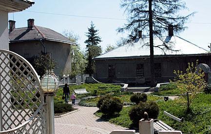 На Львівщині розпочали роботи з ремонту садиби-музею родини Бандерів