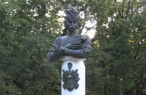 Чернігівські ліві намагалися «засудити» пам’ятник гетьману Мазепі