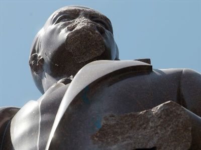 Київська влада дала КПУ ще два місяці на ремонт пам'ятника Леніну