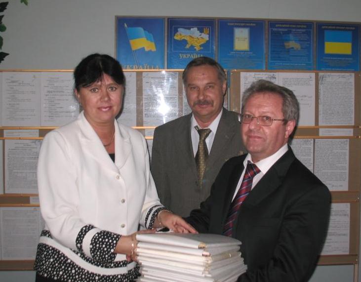 УНП передала в Державний архів Чернігівської області документи РУХу за 1989 – 1992 рр.