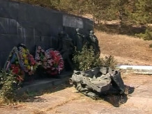 Вандали сплюндрували пам’ятник радянським солдатам у Севастополі
