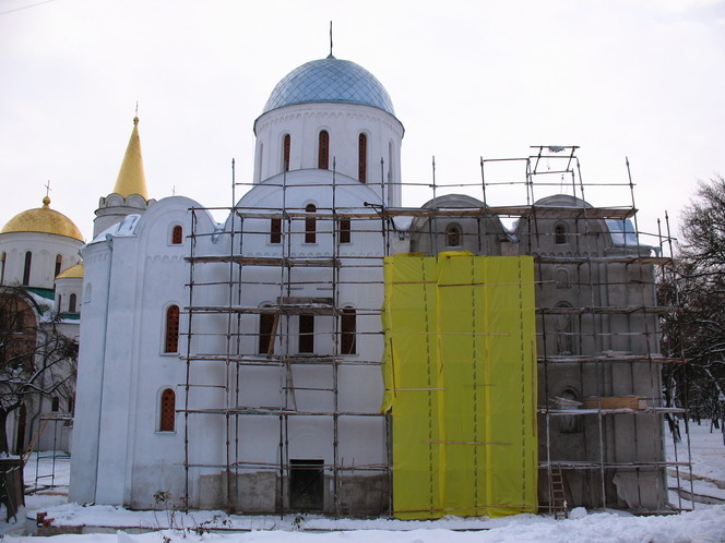 Борисоглібський собор у Чернігові буде жовтим. Фотожарт.