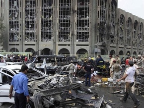 В іракській столиці сталися два потужних вибухи замінованих авто: більше 130 загиблих, понад 500 поранених